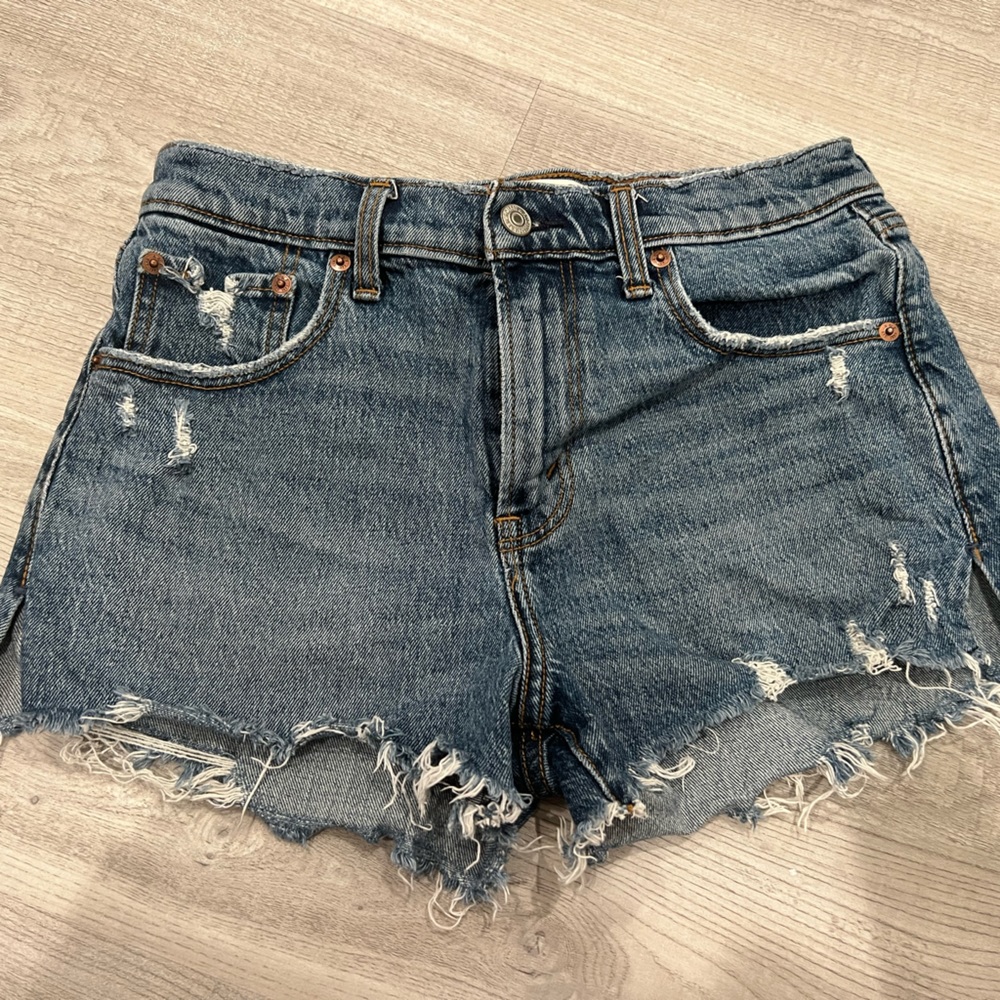 Abercrombie and Fitch the mom short mid rise size 27 / 4